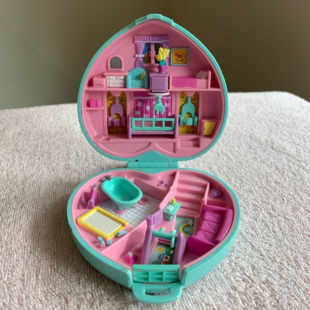 Polly Pocket Baby Time Fun Nursery 1994 Blue Quilted Heart Compact.